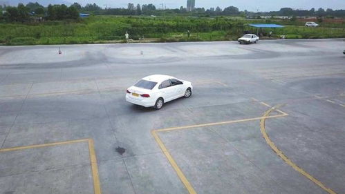顶格处罚！宜宾2个驾校车被当场查扣，只因未实行“一人一车一教”和无纸化教育